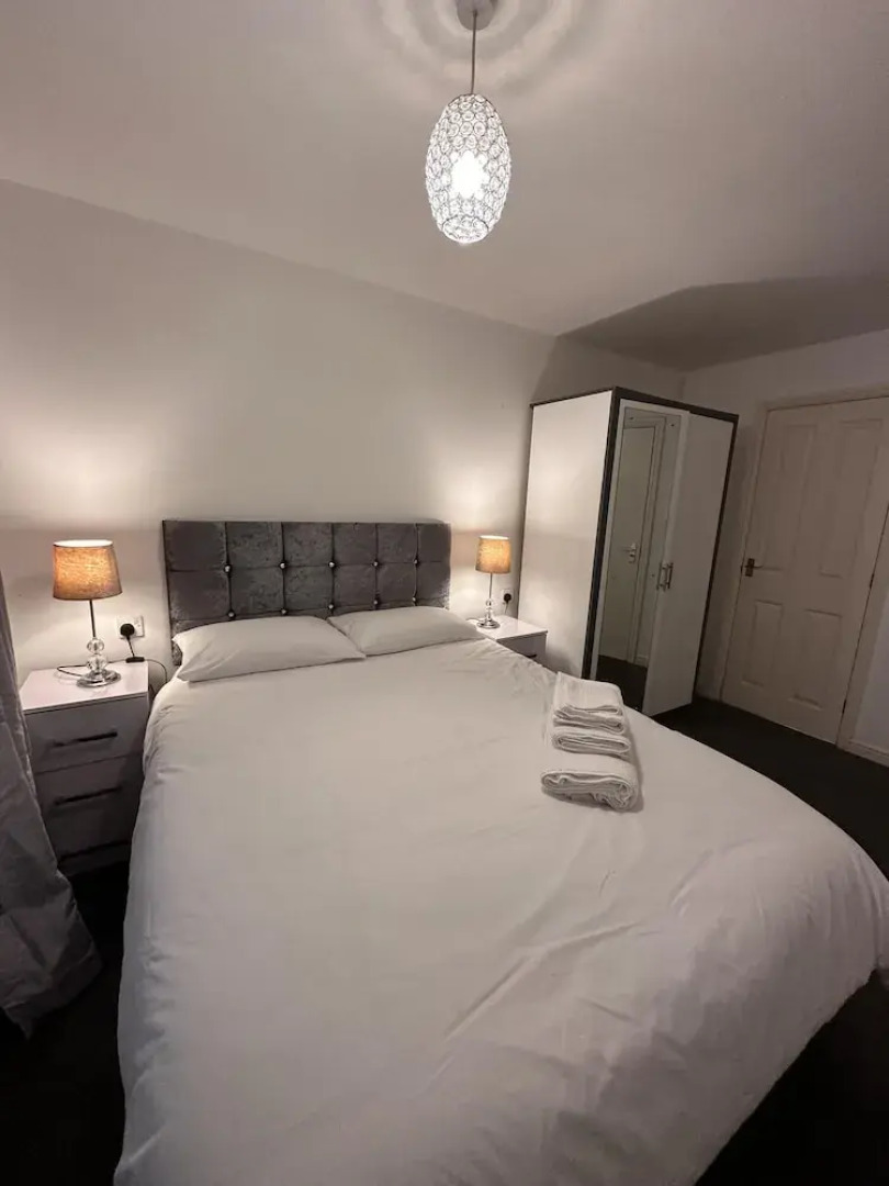 Captivating 2-bed Apartment in West Bromwich