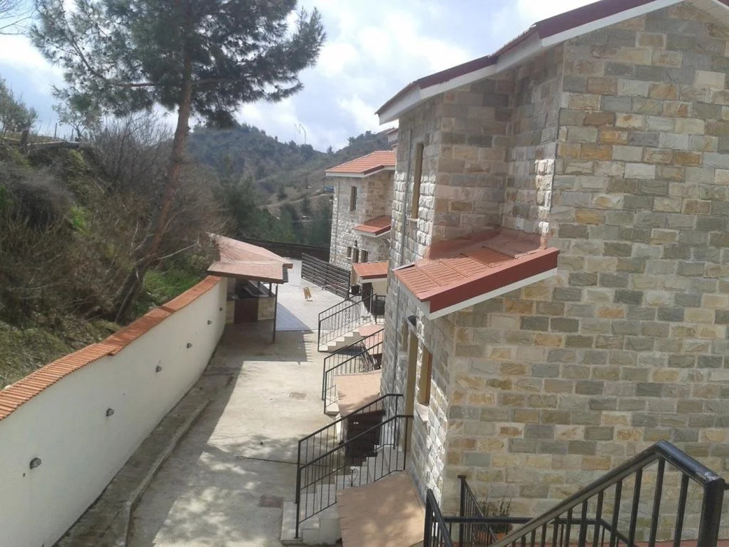 K H G Stone Wood Cottages