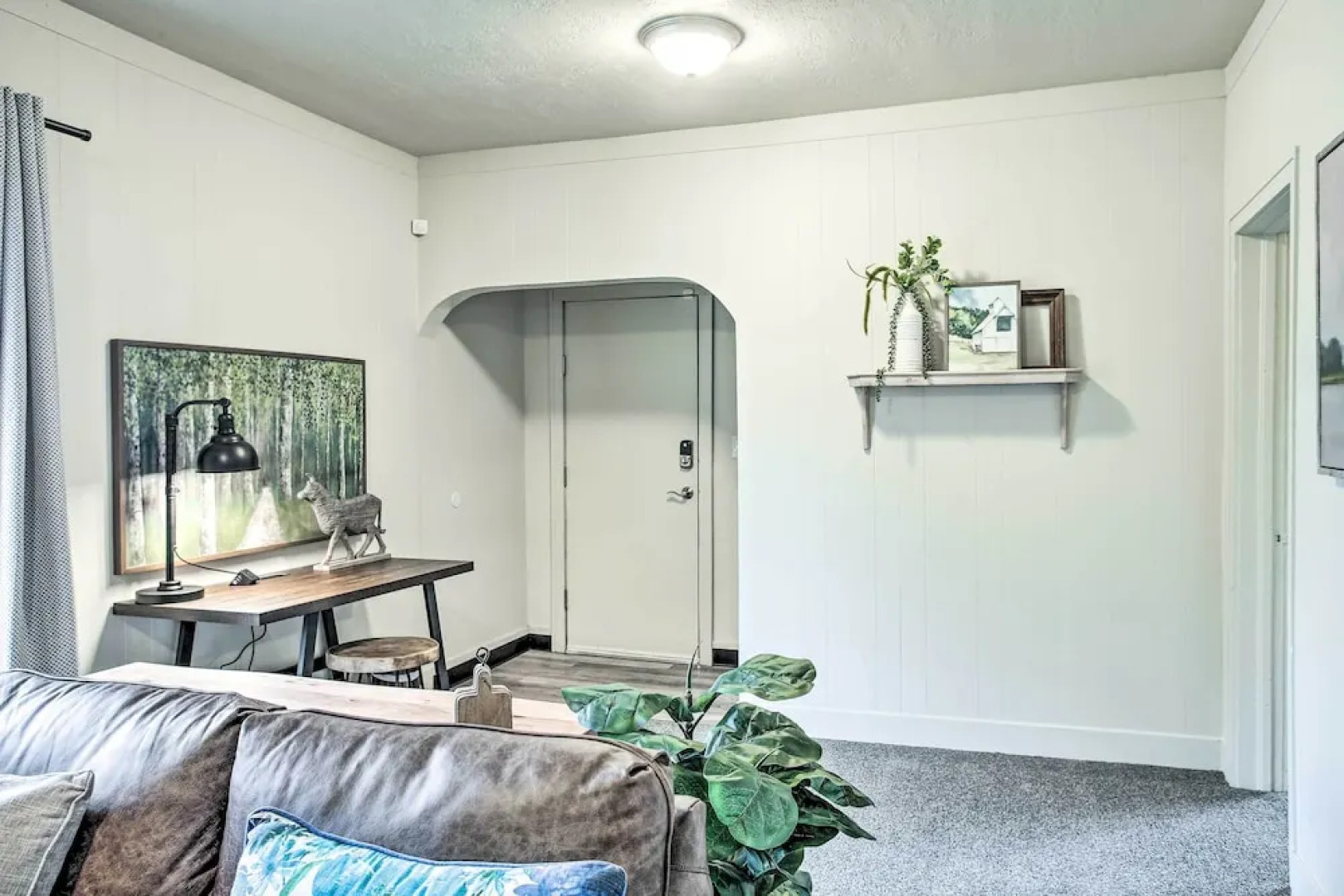 High-end & Homey Family Abode: Walk Downtown!