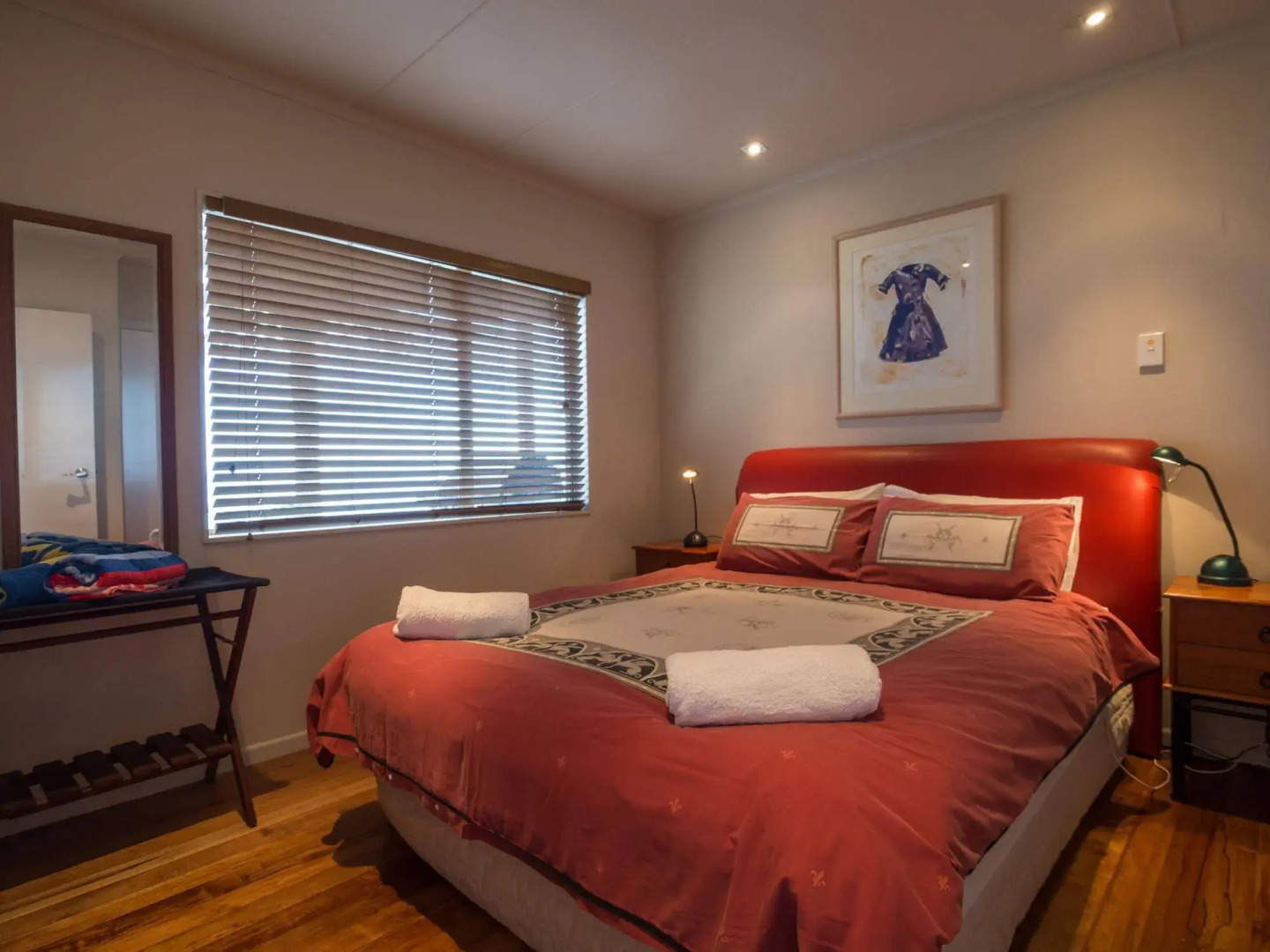 Cable Bay Stays – Golden Sand and Driftwood Beachfront Accommodation