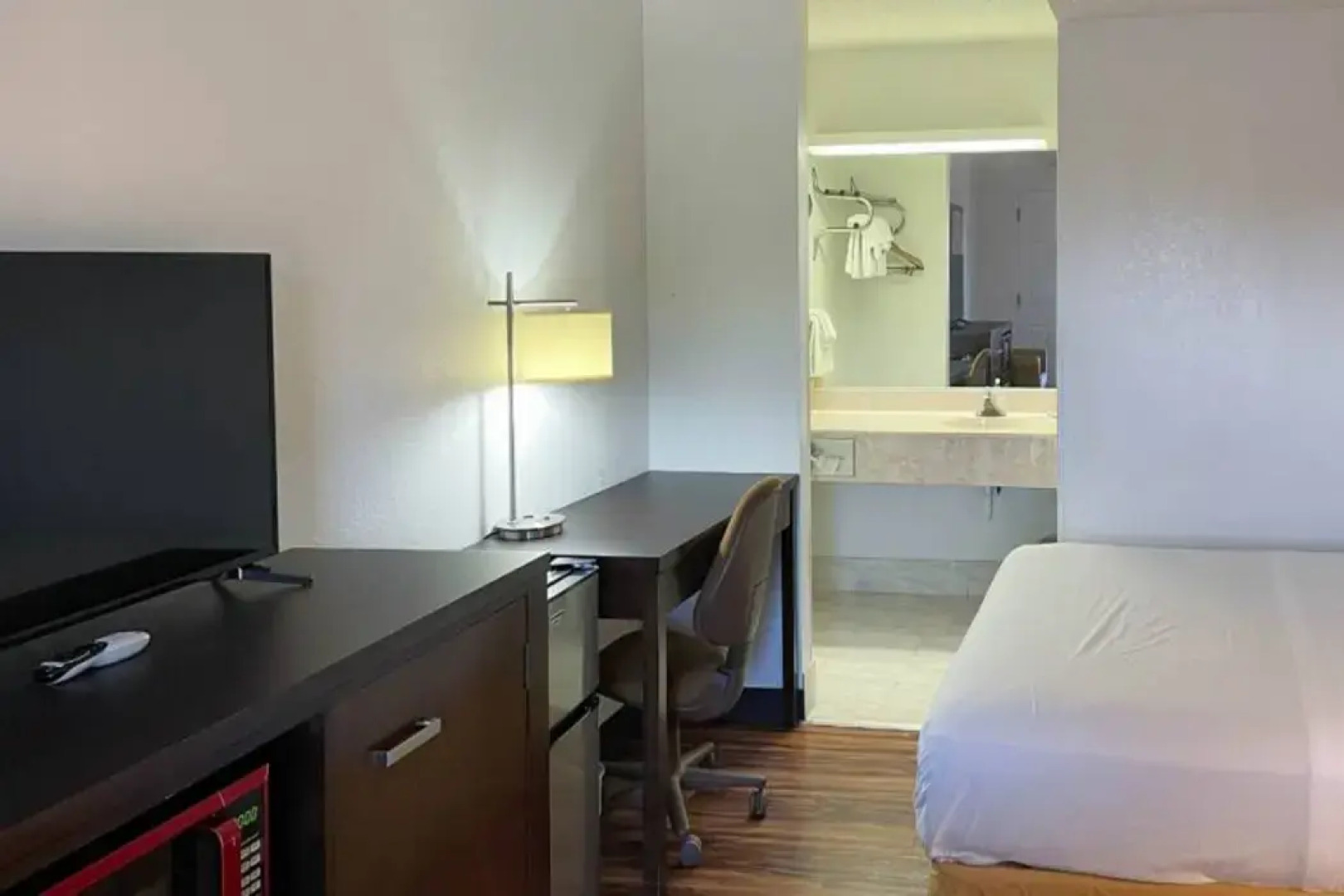 Econo Lodge near the Blue Ridge Parkway I-77