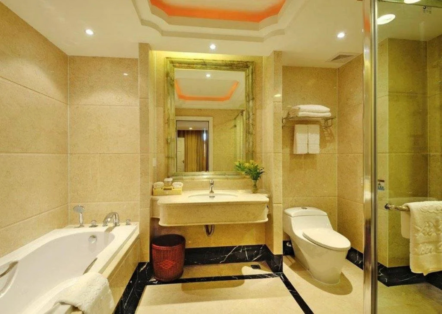 Golden Diamond Hotel