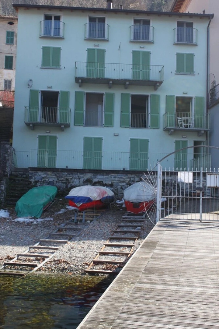 Luxury Apartment Front Lake View