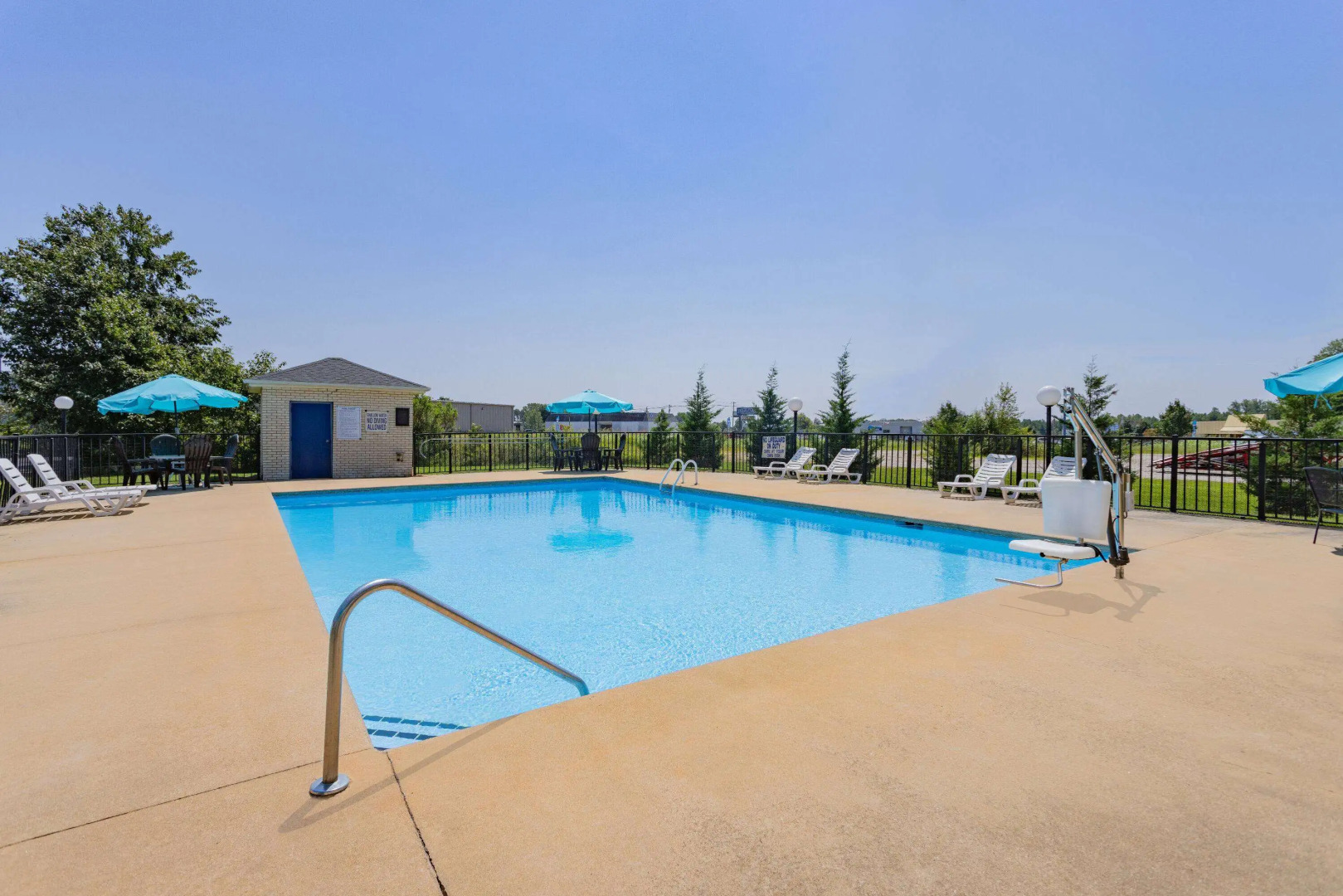 Days Inn by Wyndham Spartanburg Waccamaw