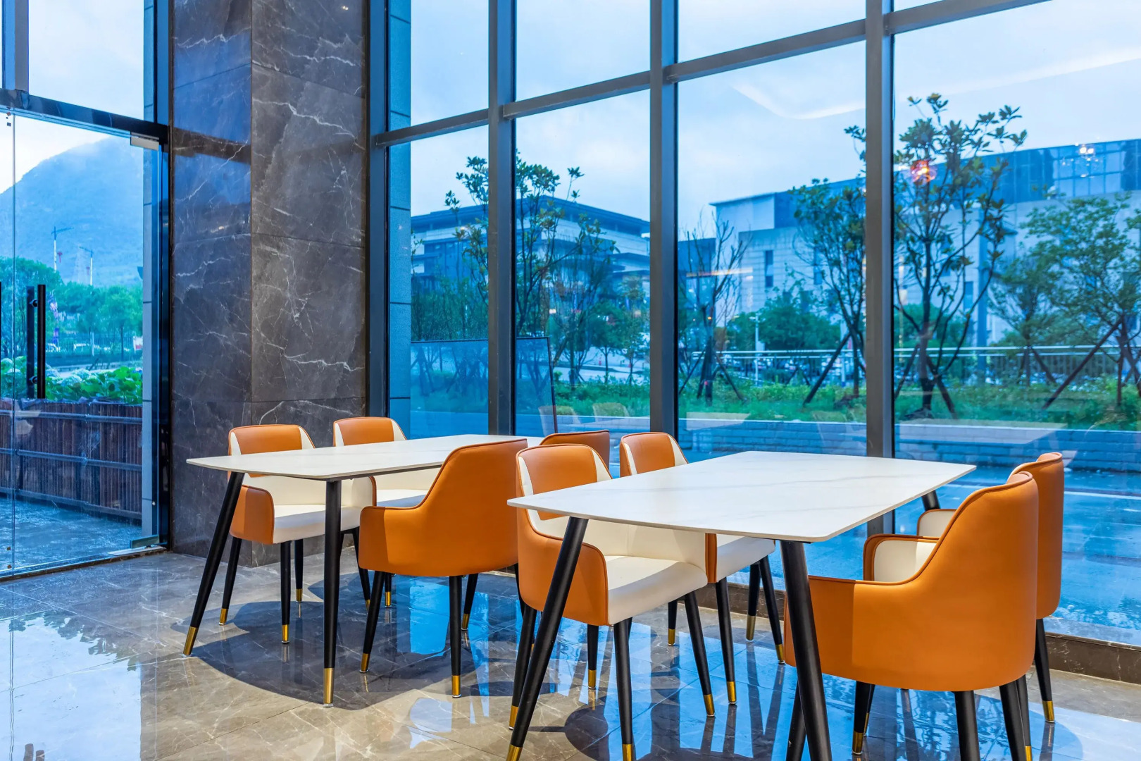 Qin Yue Shi Ye Hotel