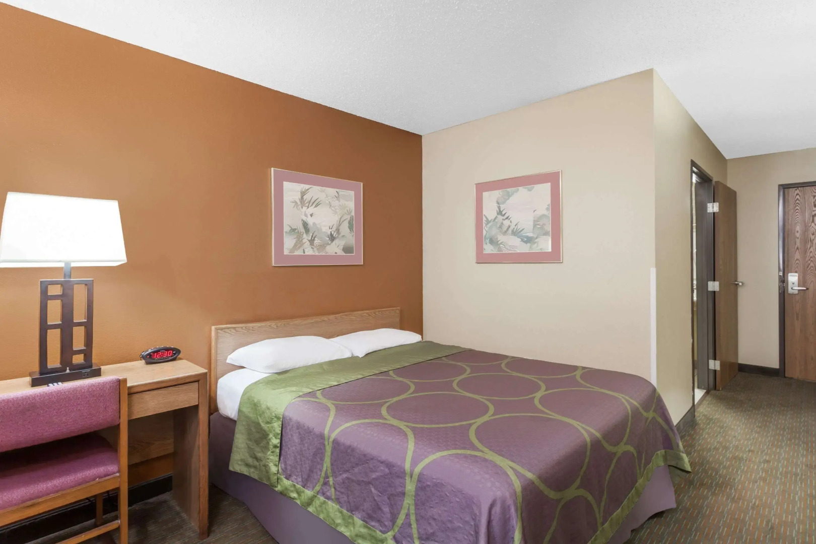 Super 8 by Wyndham Charlotte/Amusement Park Area