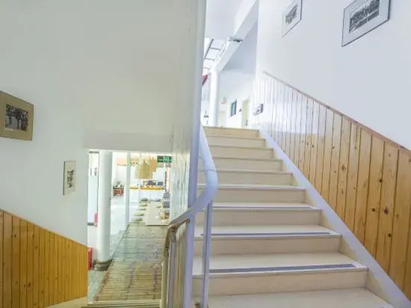 Donglibanhaiju Hotel