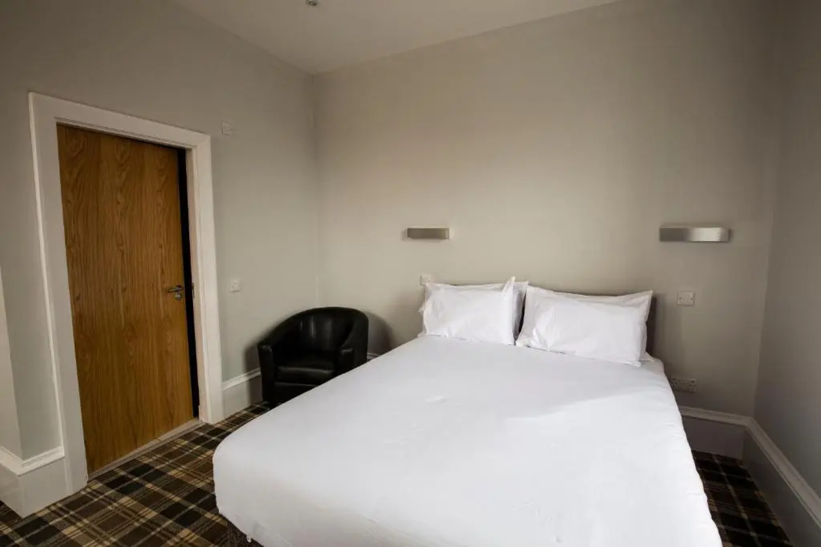 Crown Court Hotel & Bar.