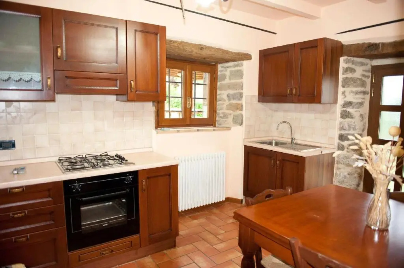 3 bedrooms appartement with shared pool enclosed garden and wifi at Caprese Michelangelo