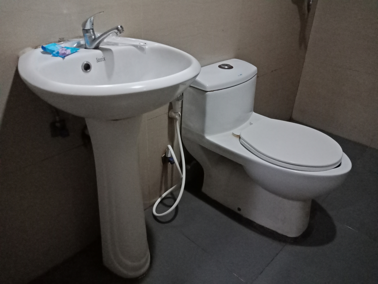 OYO 2574 Z Suites Hotel