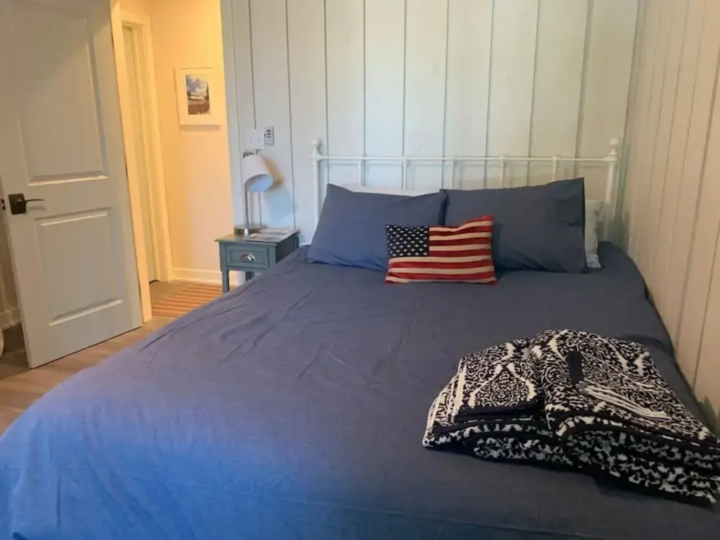 Beach View Cottage - On the Lake