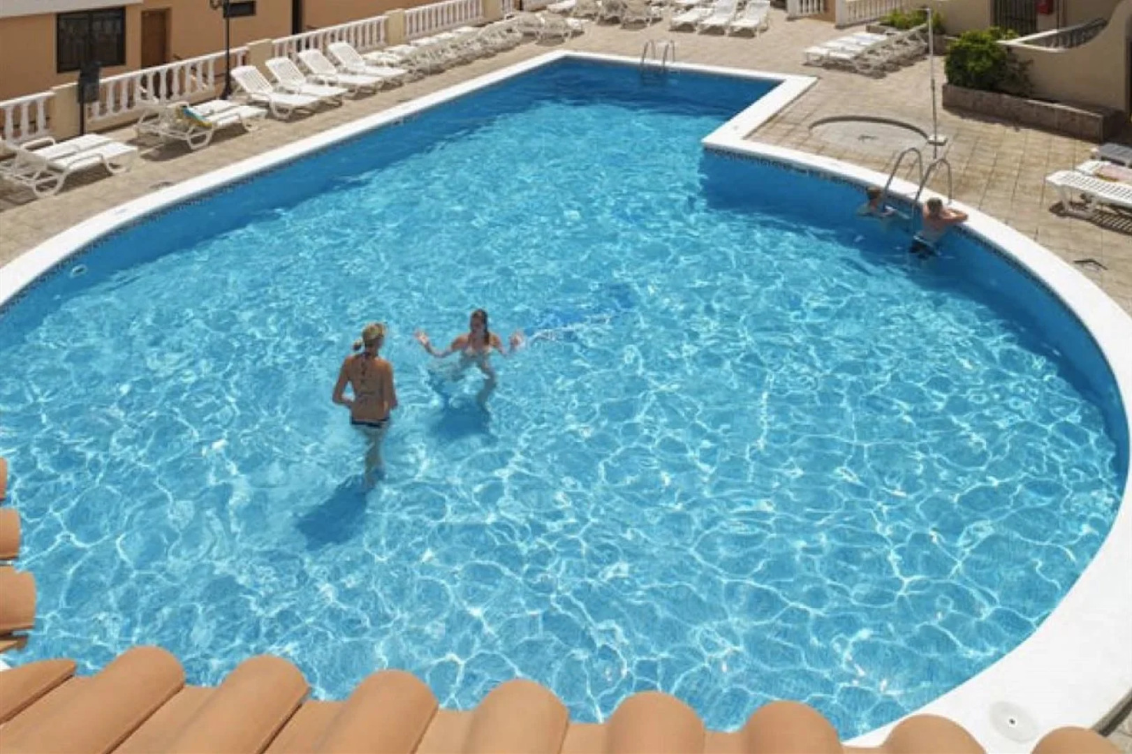 Paradise Court Aparthotel