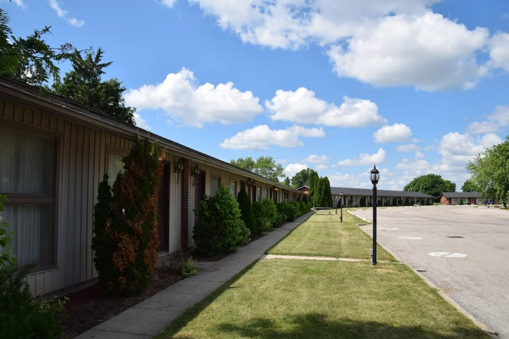 Festival Courtyard Inn