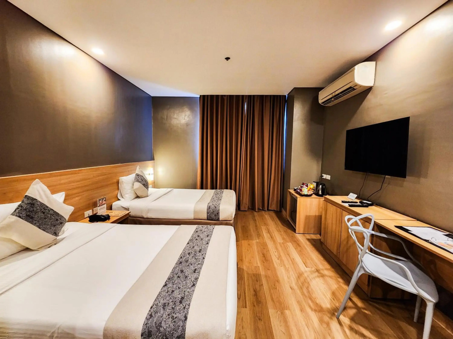 Madison 101 Hotel & Tower