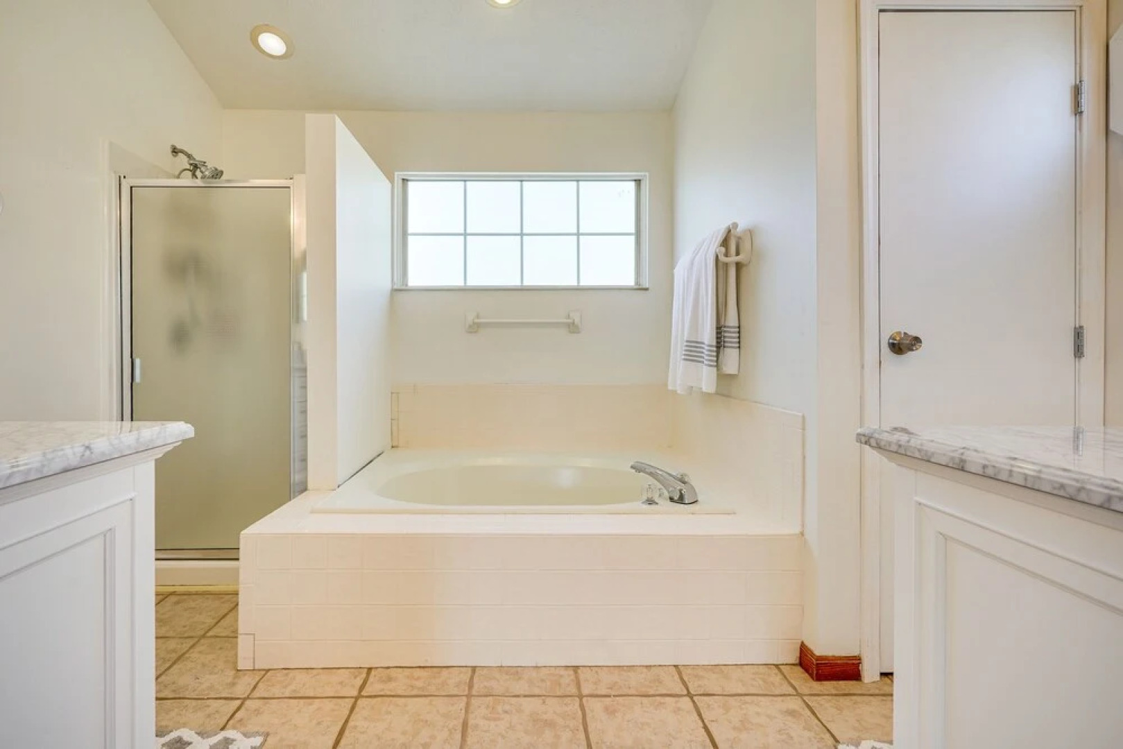 Spacious Home w/ Deck - 9 Mi to Downtown Columbus