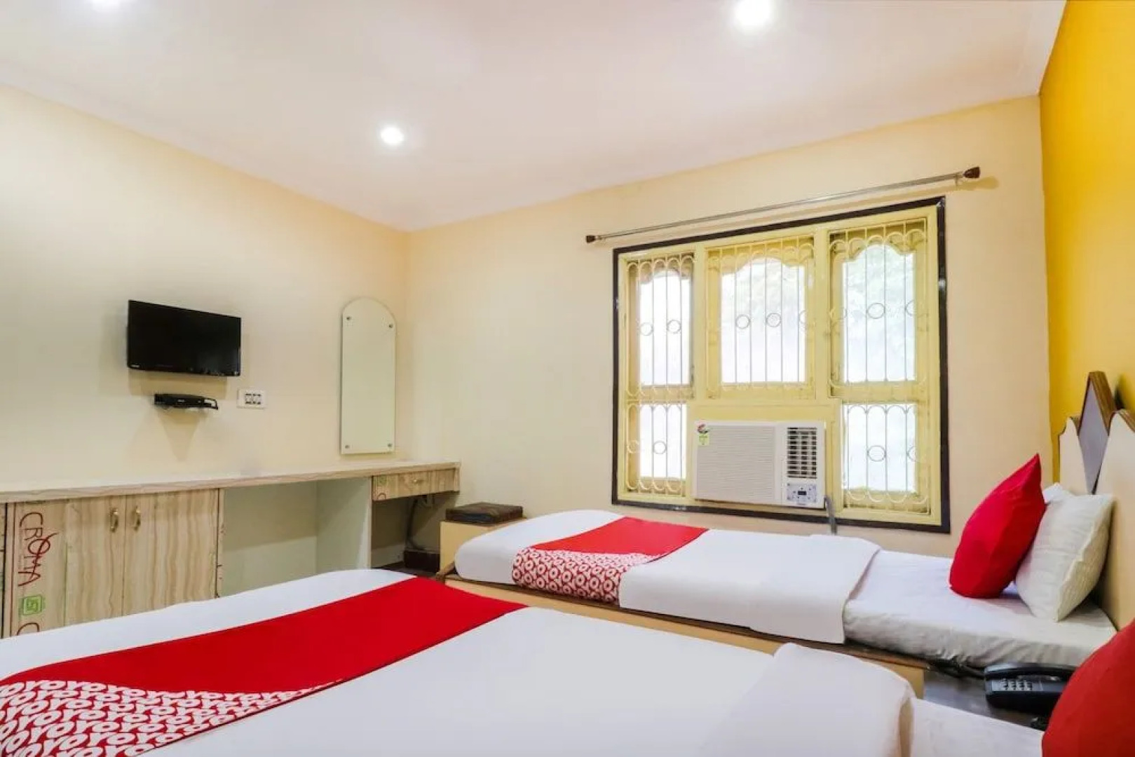 OYO 38200 Hotel Goutam Vihar