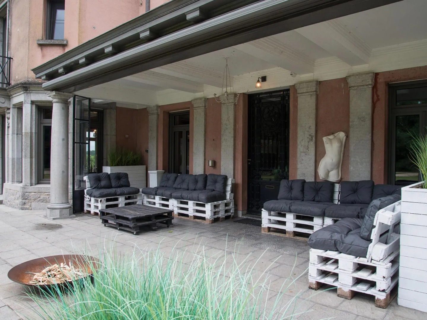 Magnificent Luxury Chateau in Vast Garden with Sauna & Hot Tubs