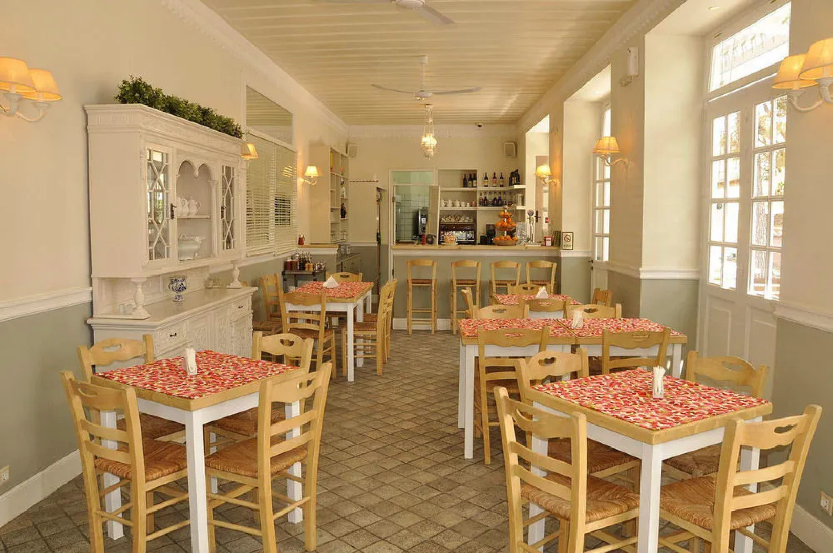 Zefiros Traditional Hotel