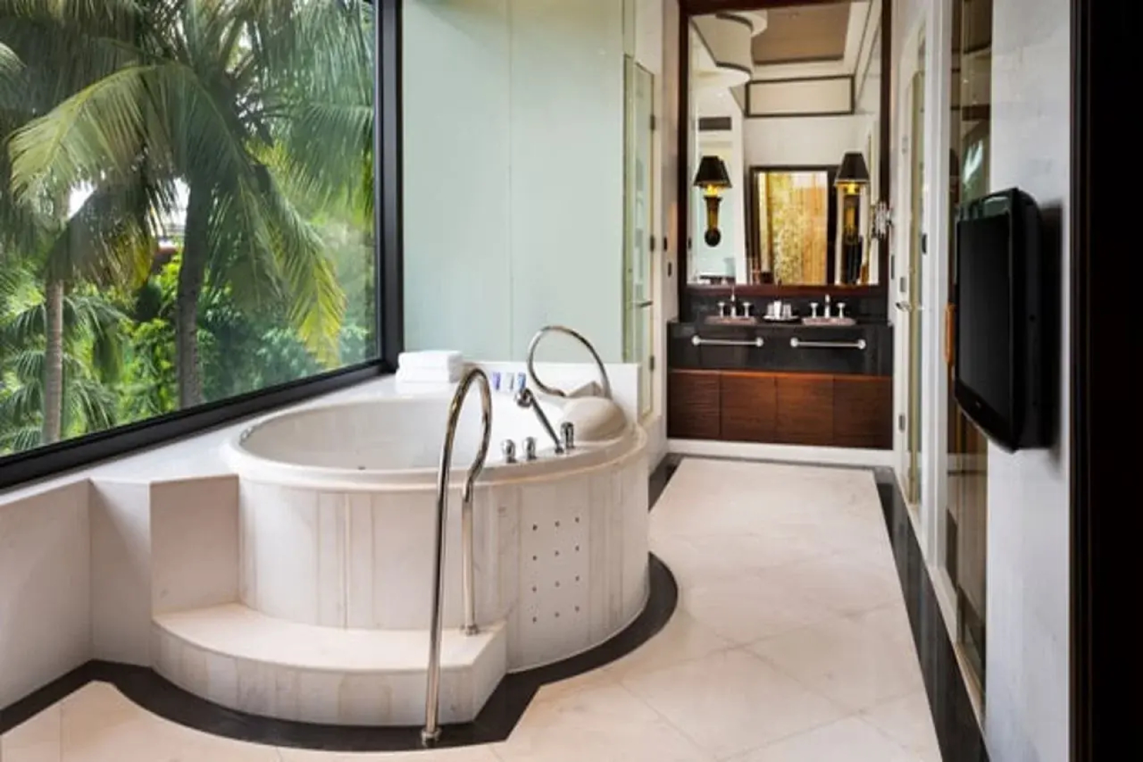 Le Meridien Shimei Bay Beach Resort & Spa