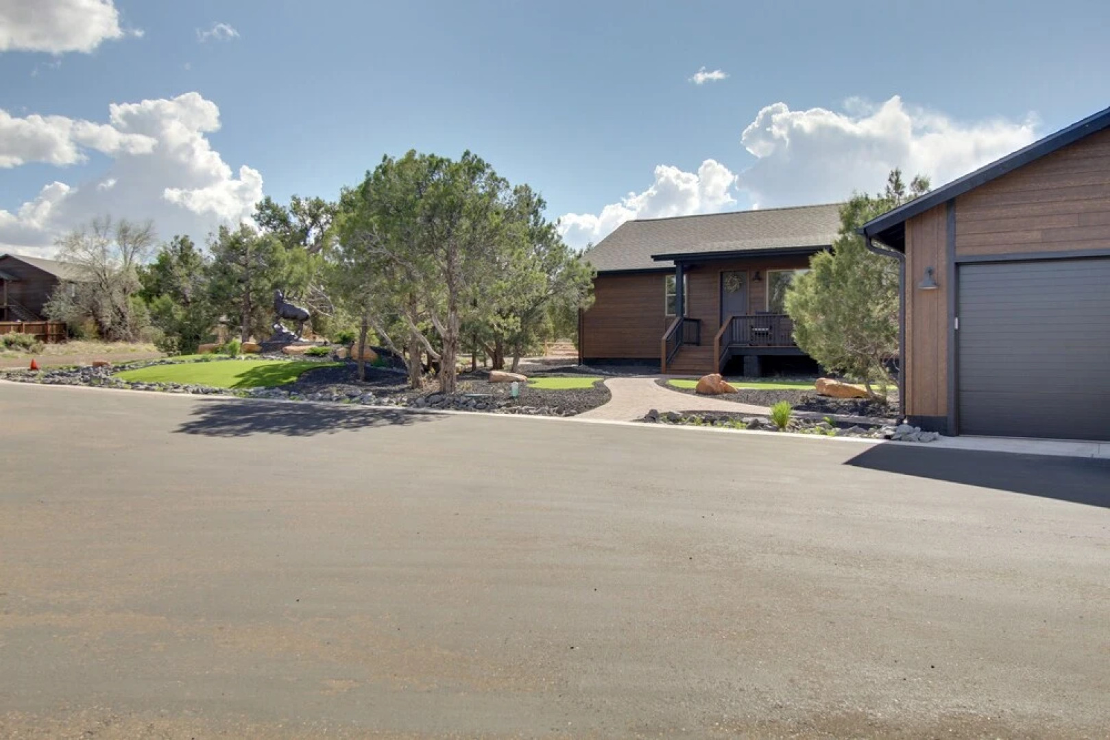 Show Low Cabin w/ Deck, Near Golfing & Hiking!