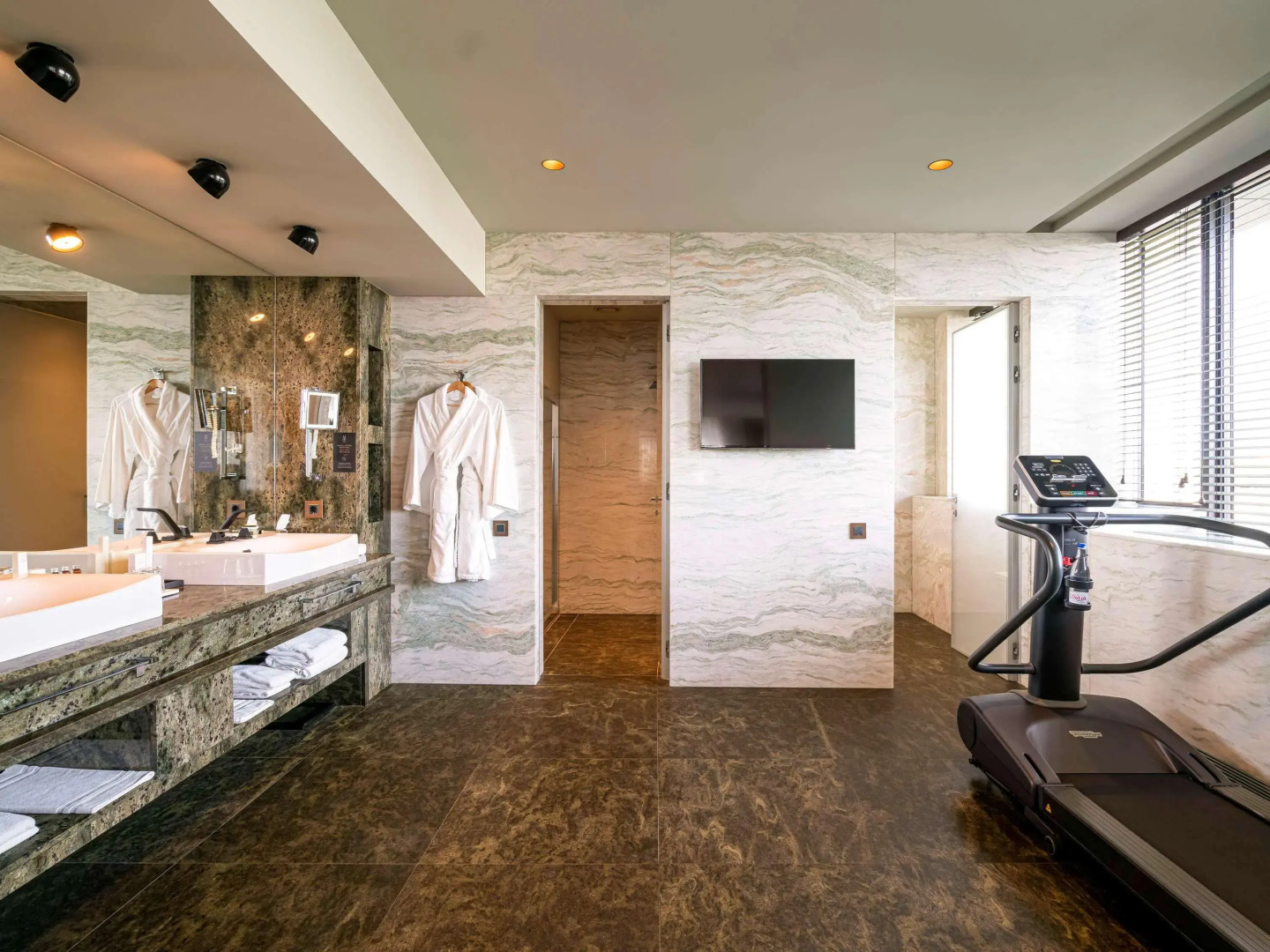 Дизайн-отель BERDS Chisinau Mgallery Hotel Collection