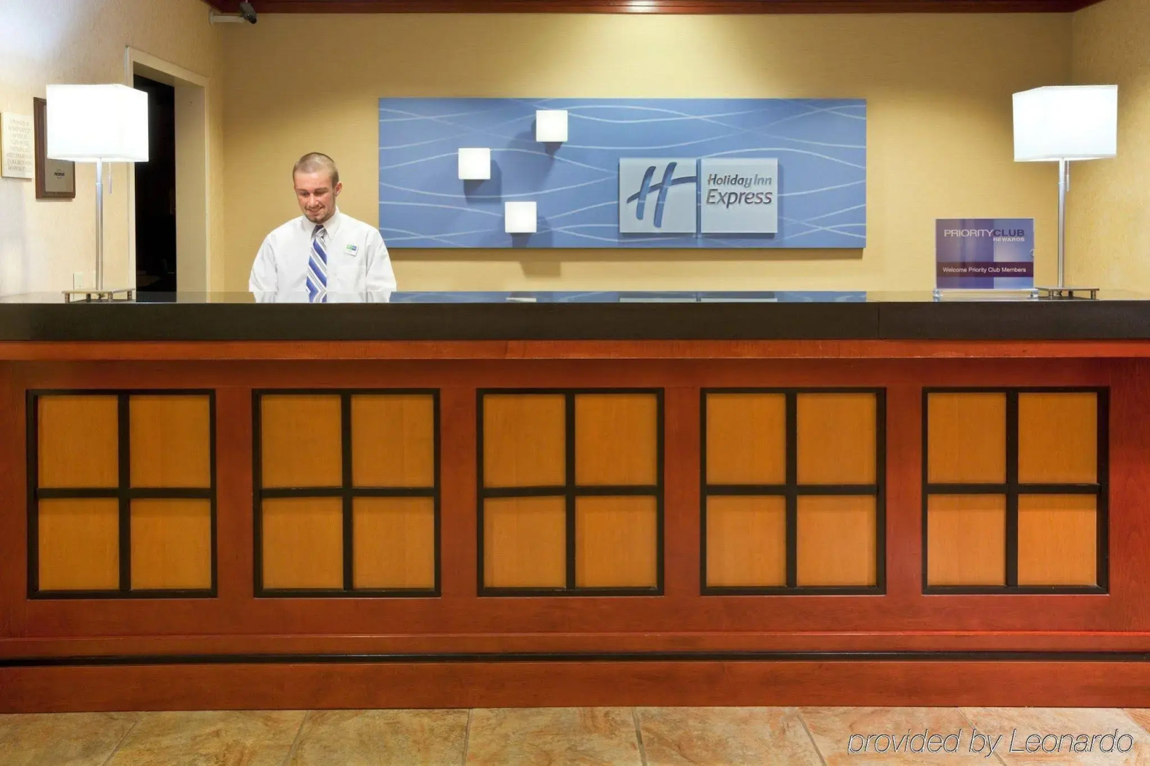Holiday Inn Express & Suites Fort Wayne by IHG