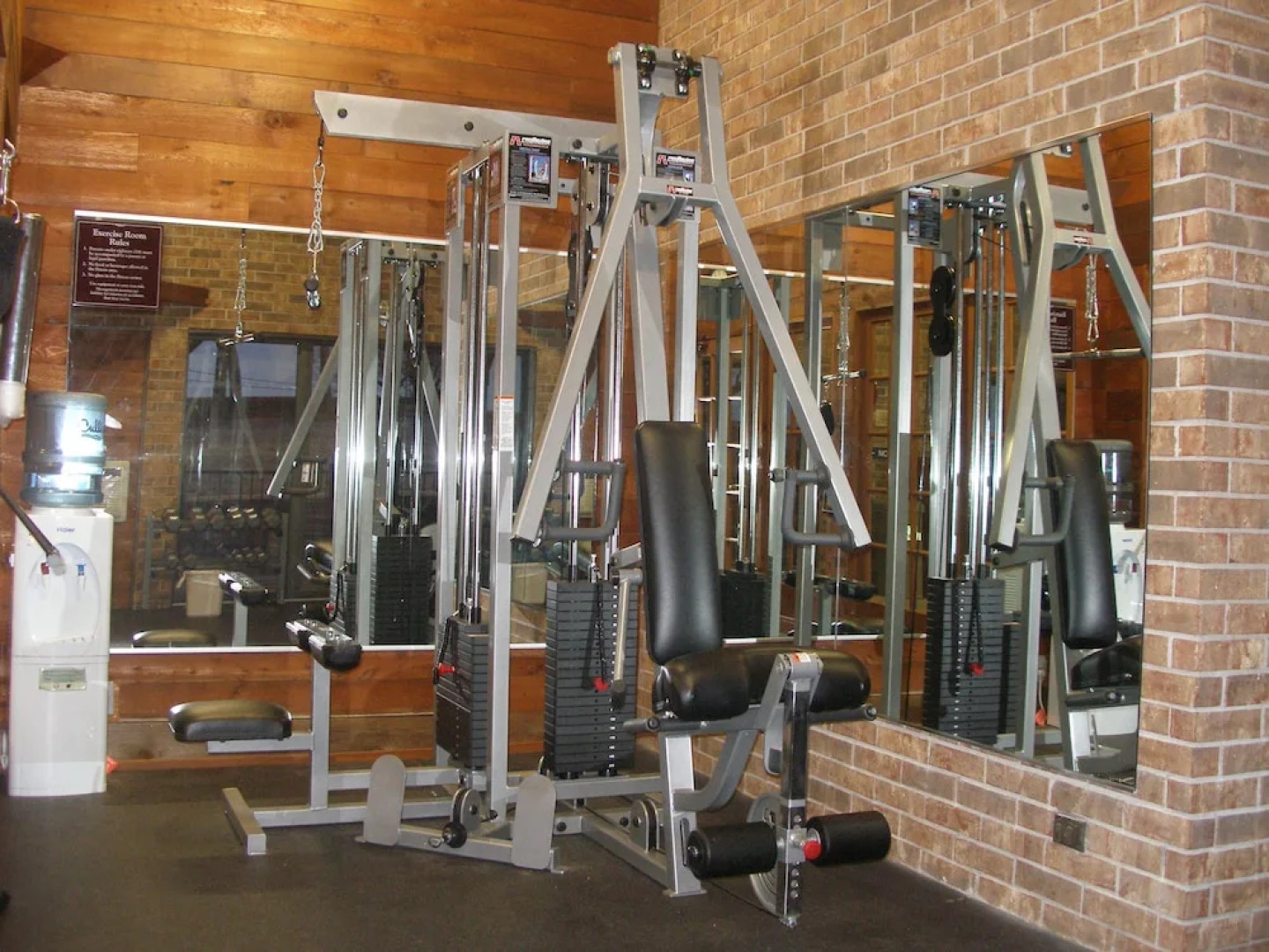 Suburban Studios Kansas City Airport North