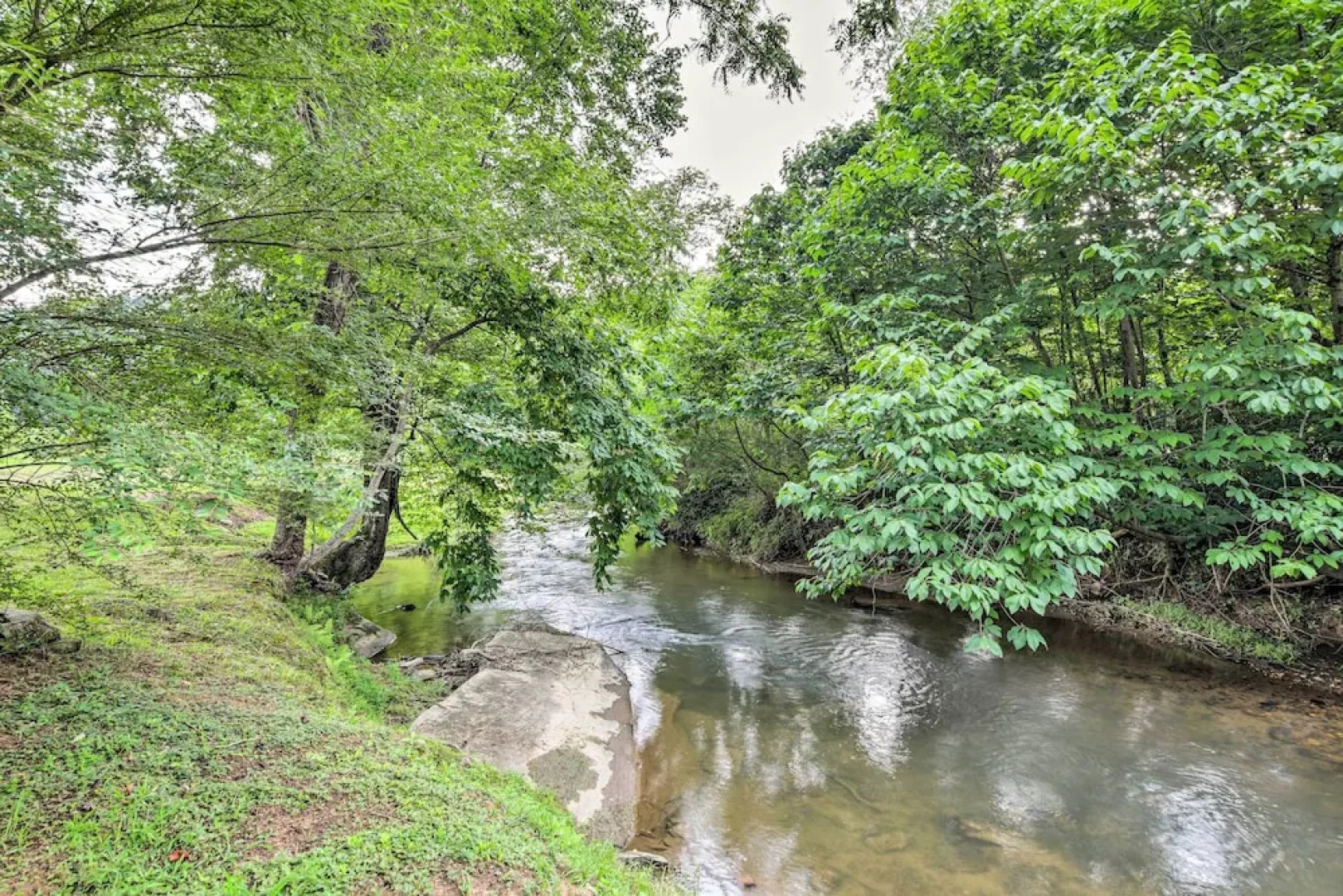 Riffle Run Cabin: River Access, Hot Tub, Game Room