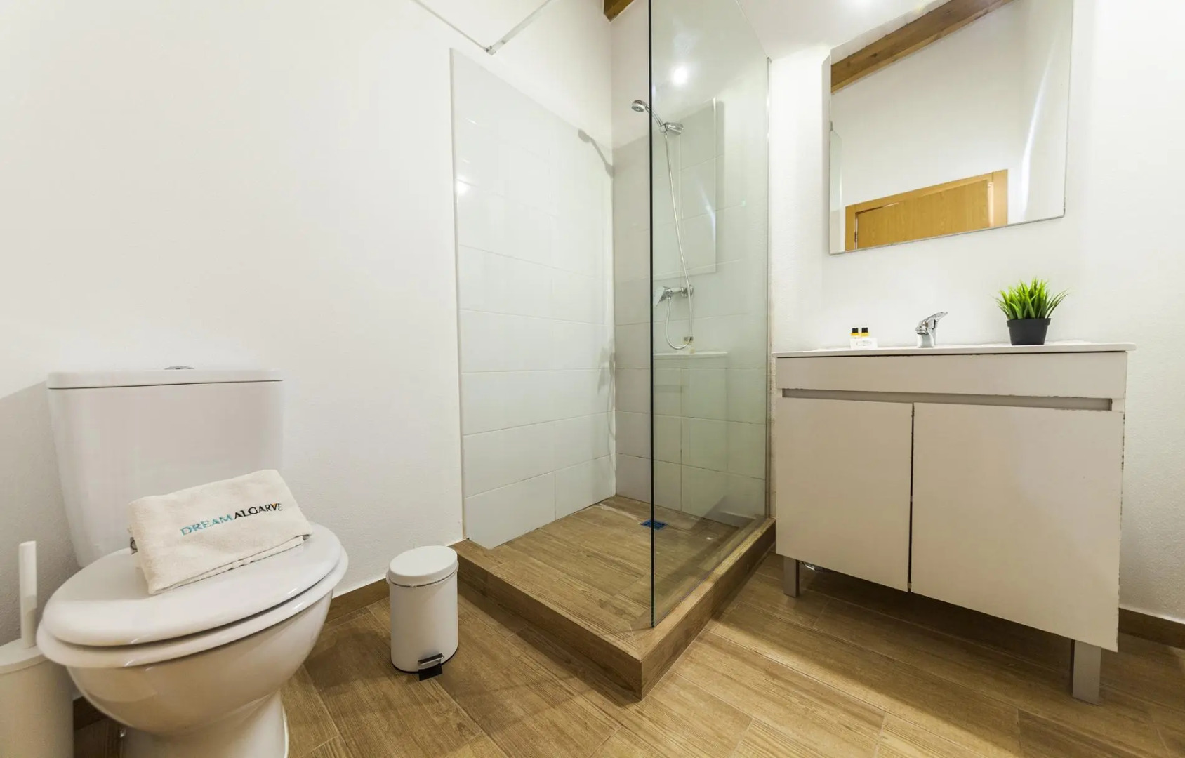 I 4 - 2 Bed Apartment in St. Johns Countryside Getaway