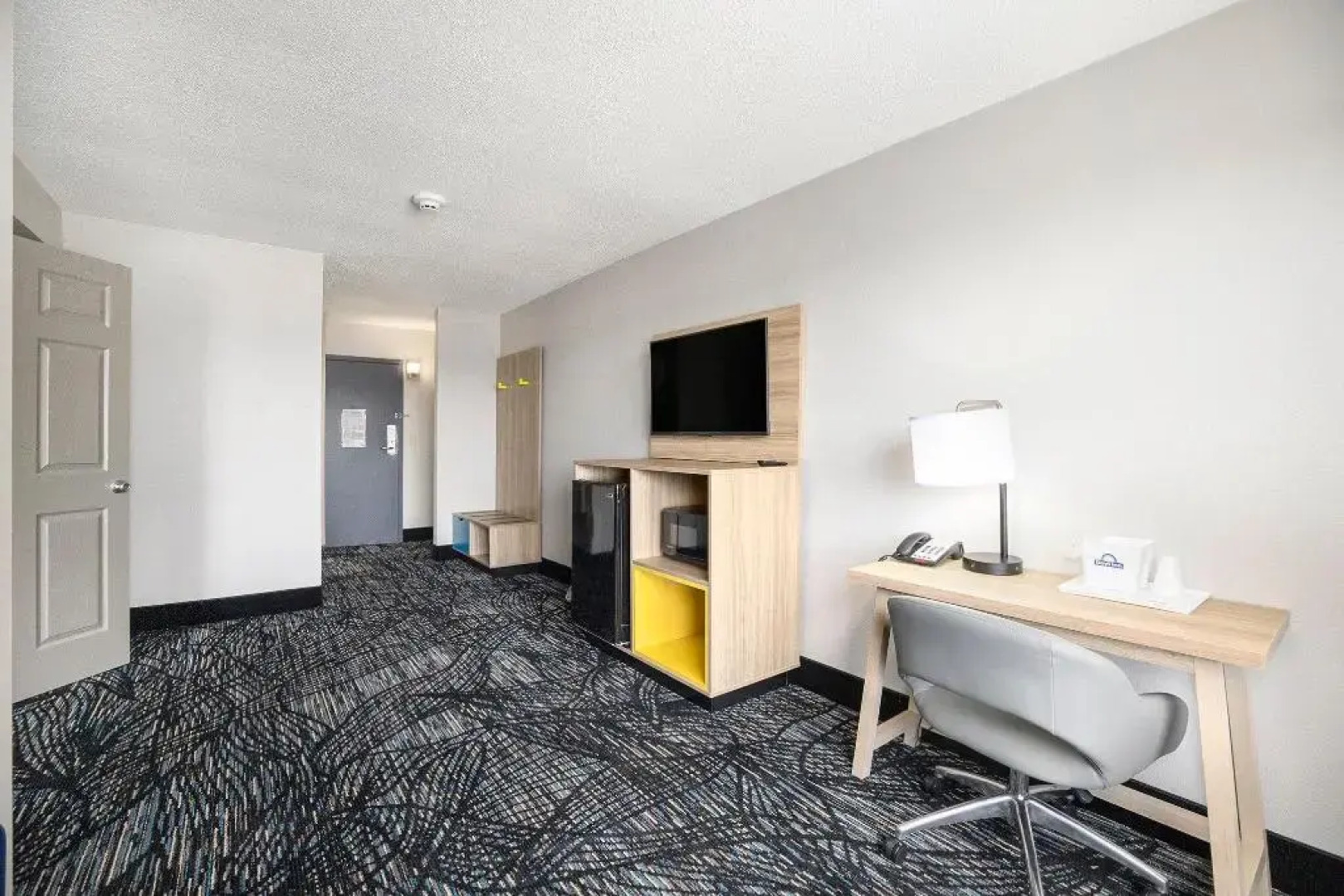 Days Inn & Suites by Wyndham Norton Shores/Muskegon