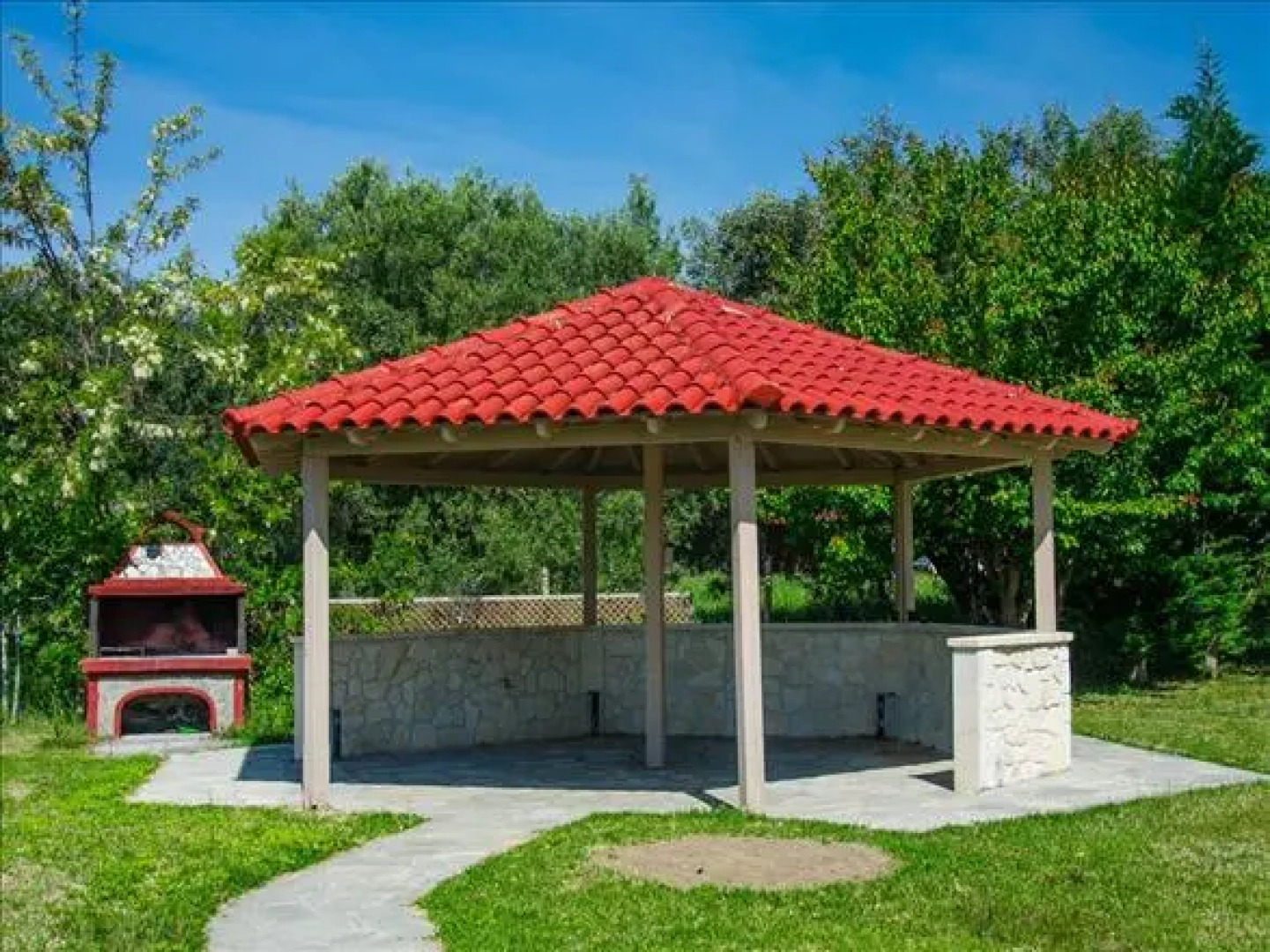 Paradisos Apartments