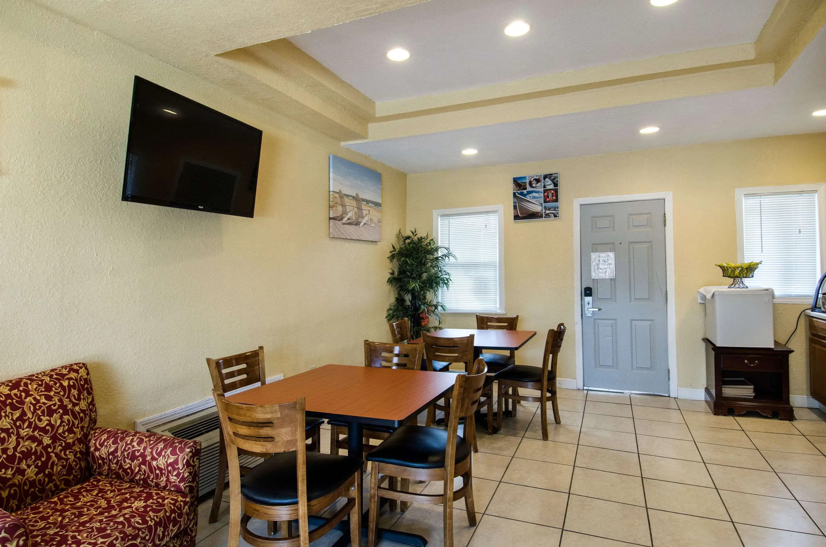 Econo Lodge by Choice - Cape Cod