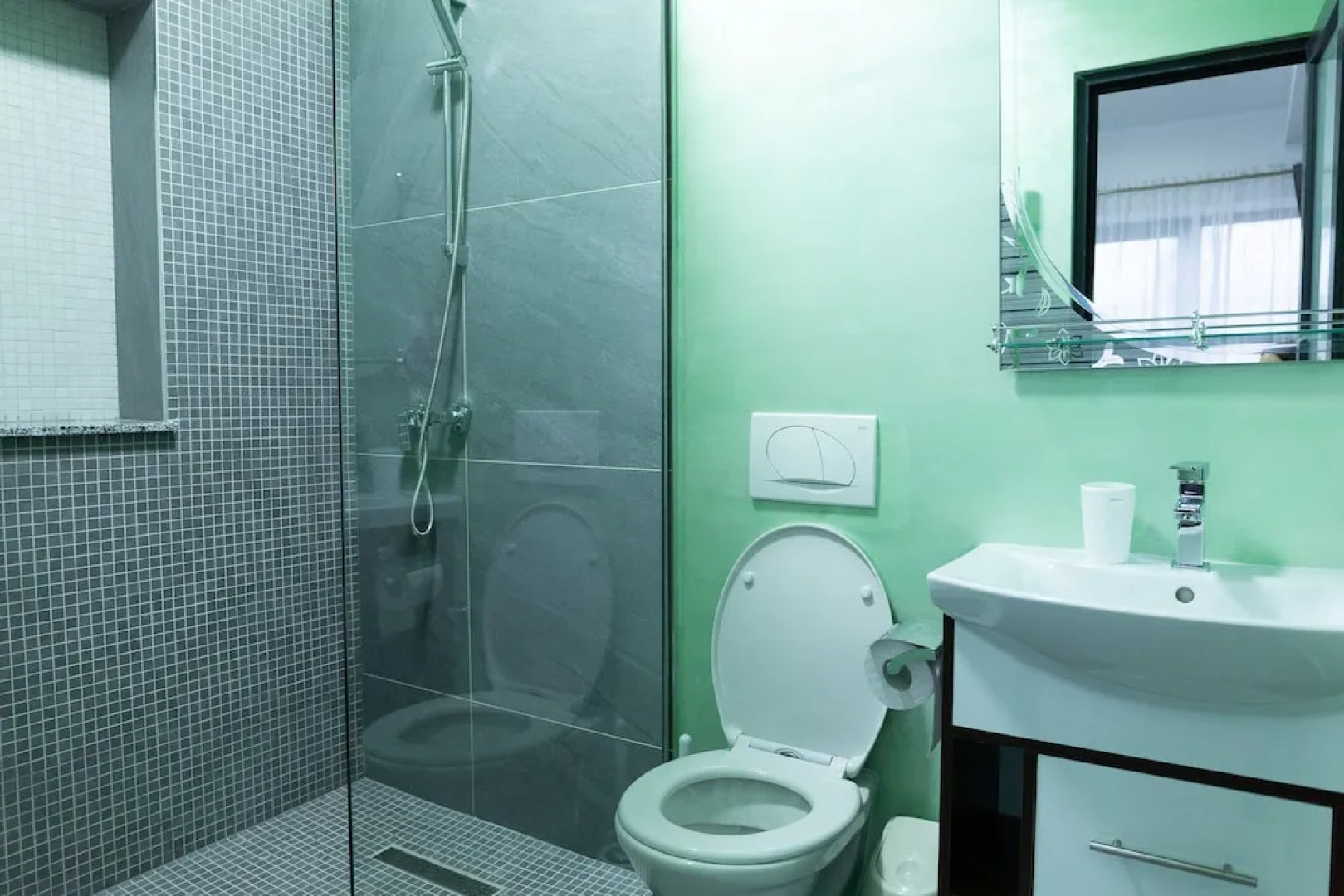 Frasin Studios-6 km to Voronet Monastery