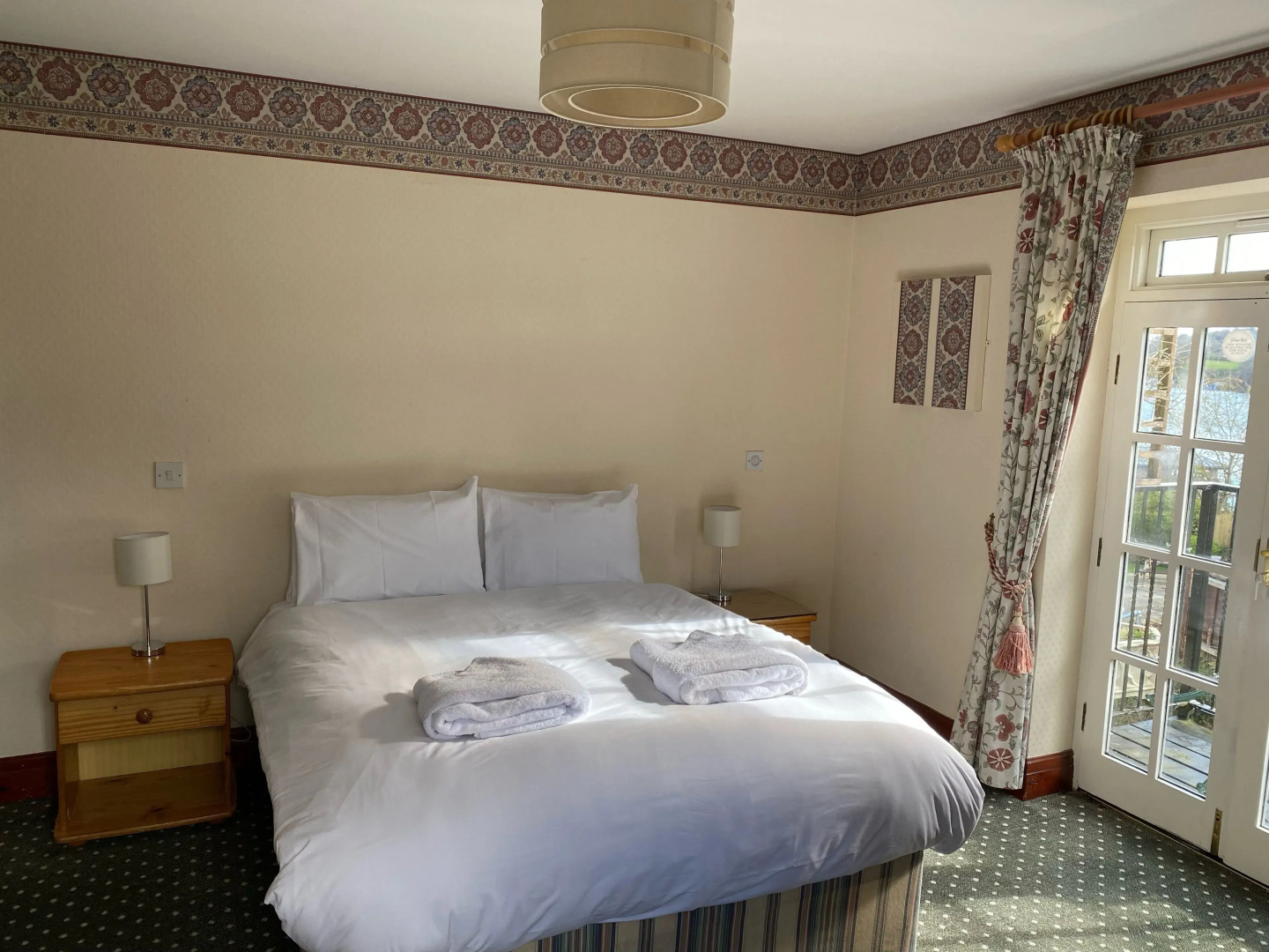 Victoria Hotel Menai Bridge