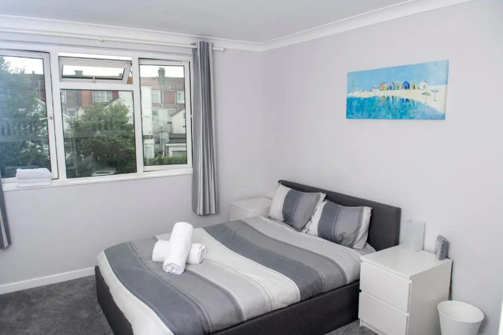 Esplanade Court Apartments With Seasonal Swimming Pool