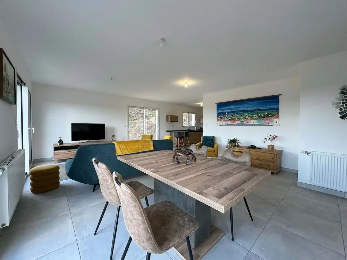 Hillside Retreat With Scenic Views