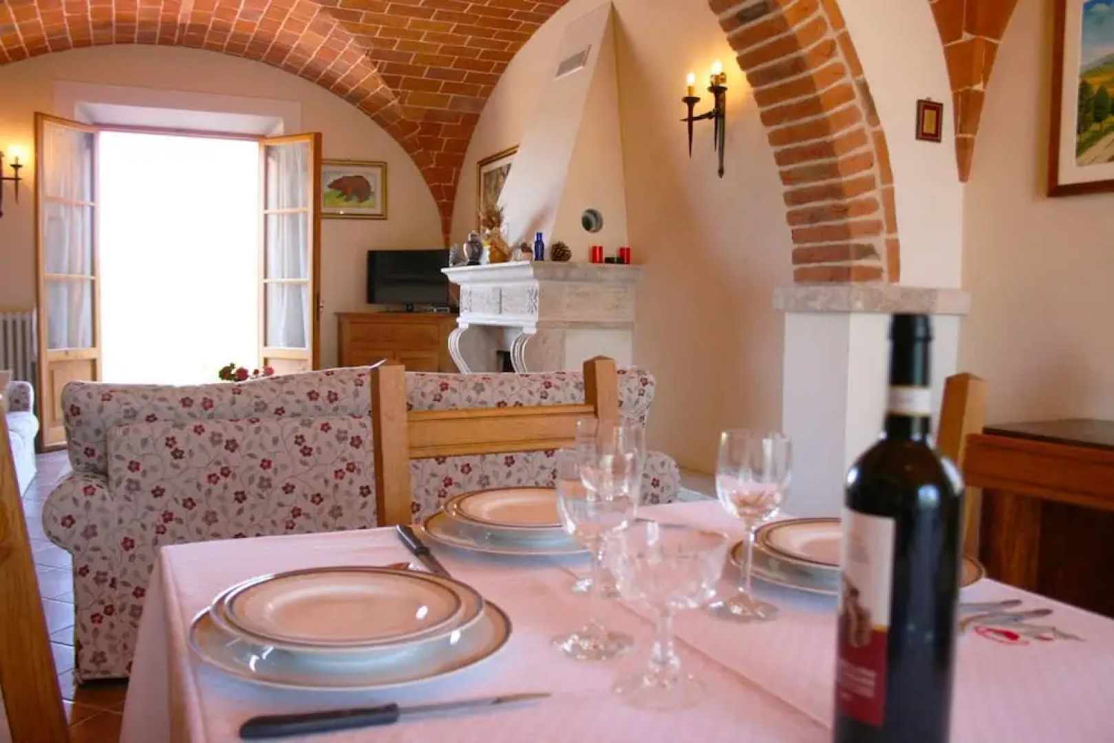 Stunning private villa for 8 guests with private pool, WIFI, TV, terrace, pets allowed and parking