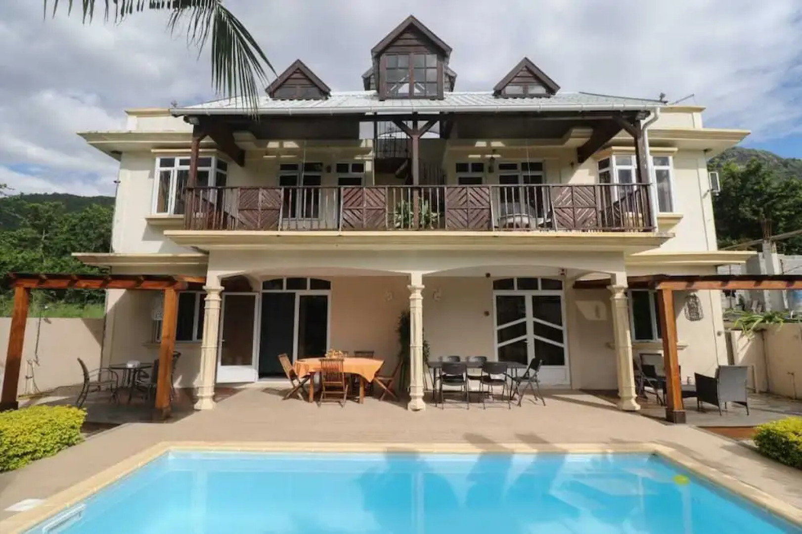 Isola Bella Luxury Villa