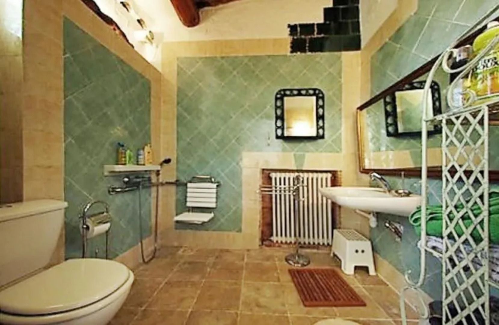 6 Bedroom House 16338592 By HomeRez