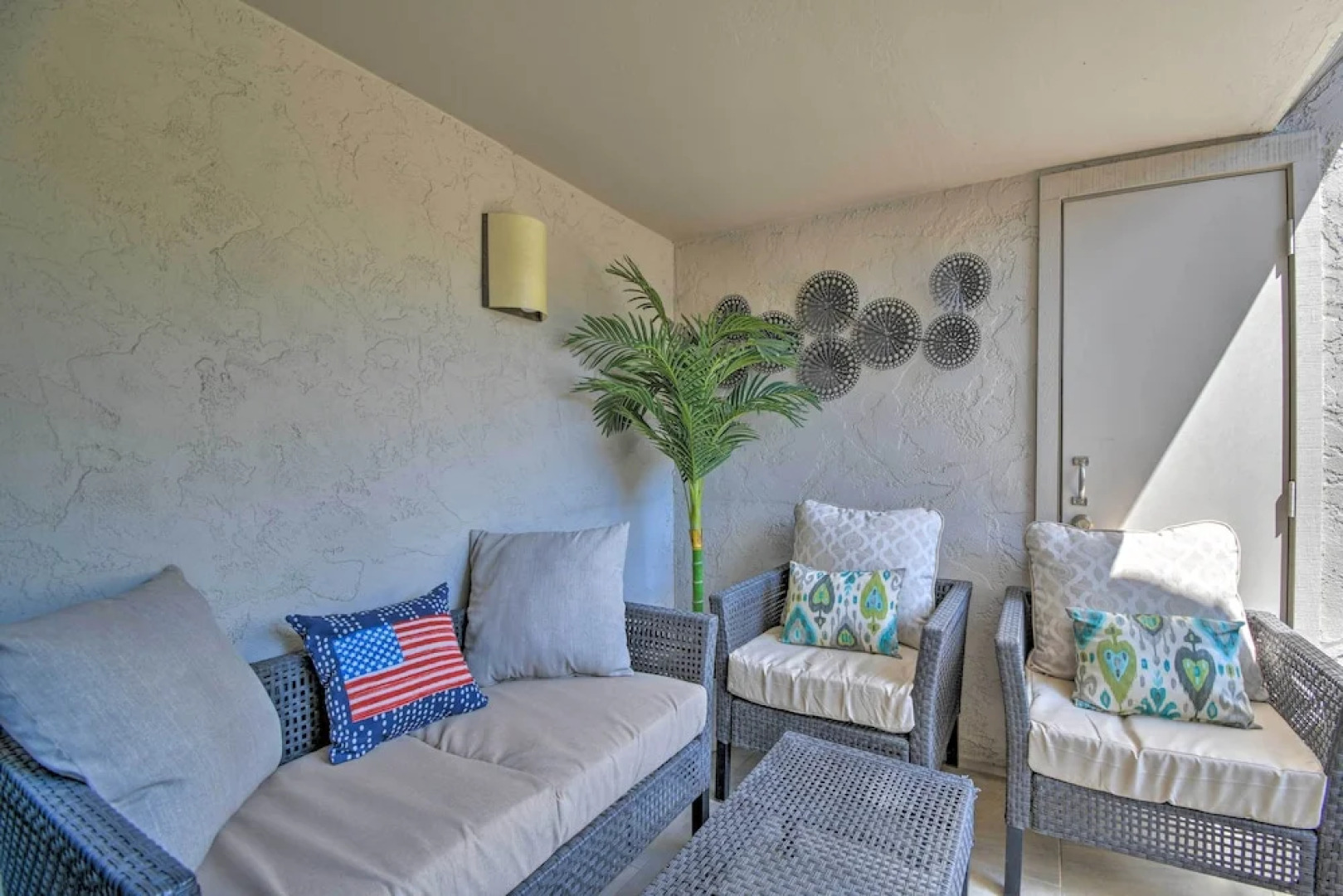 Sleek Phoenix Condo: Walk to Biltmore Fashion Park