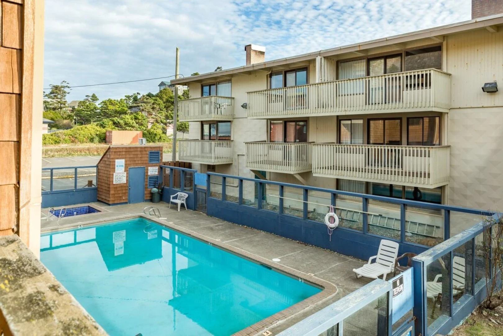 Cozy Cove Beachfront Resort Inn