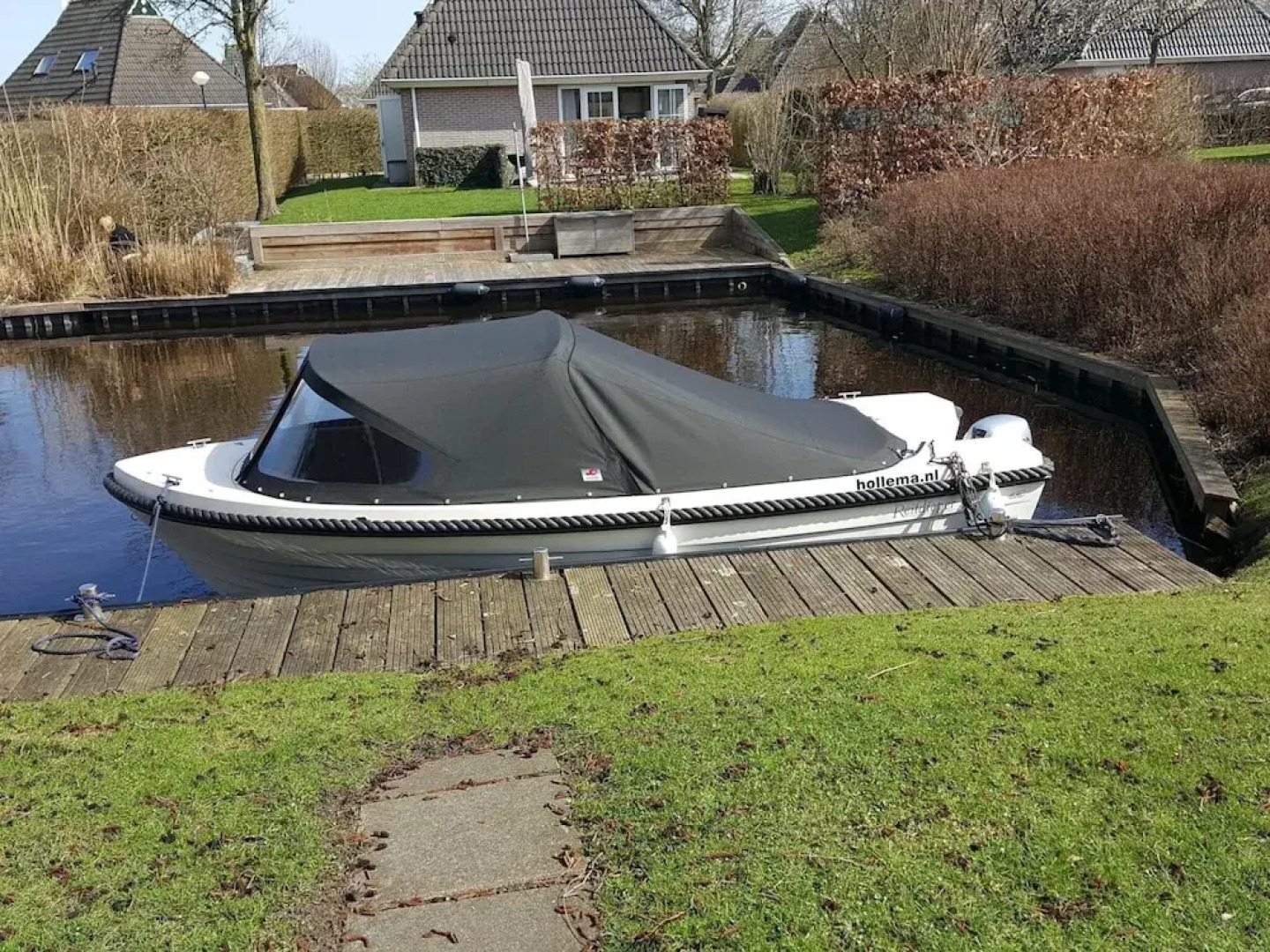 Bungalow in Friesland With Private Spa & Sloop