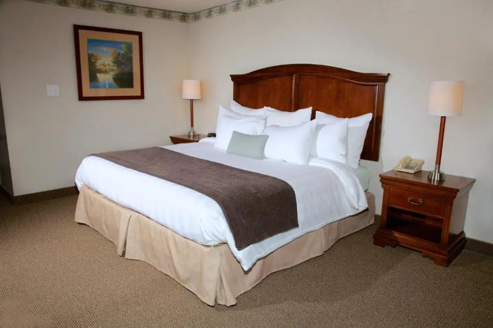 Holiday Hill Inn & Suites