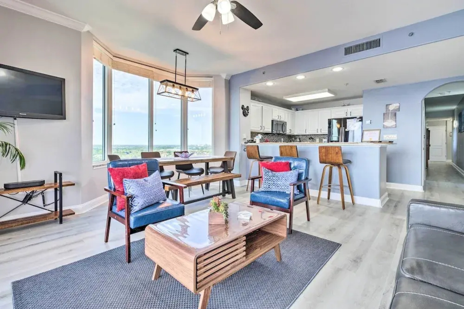 Family Resort Condo w/ 2 Pools: 1 Mi to Disney!