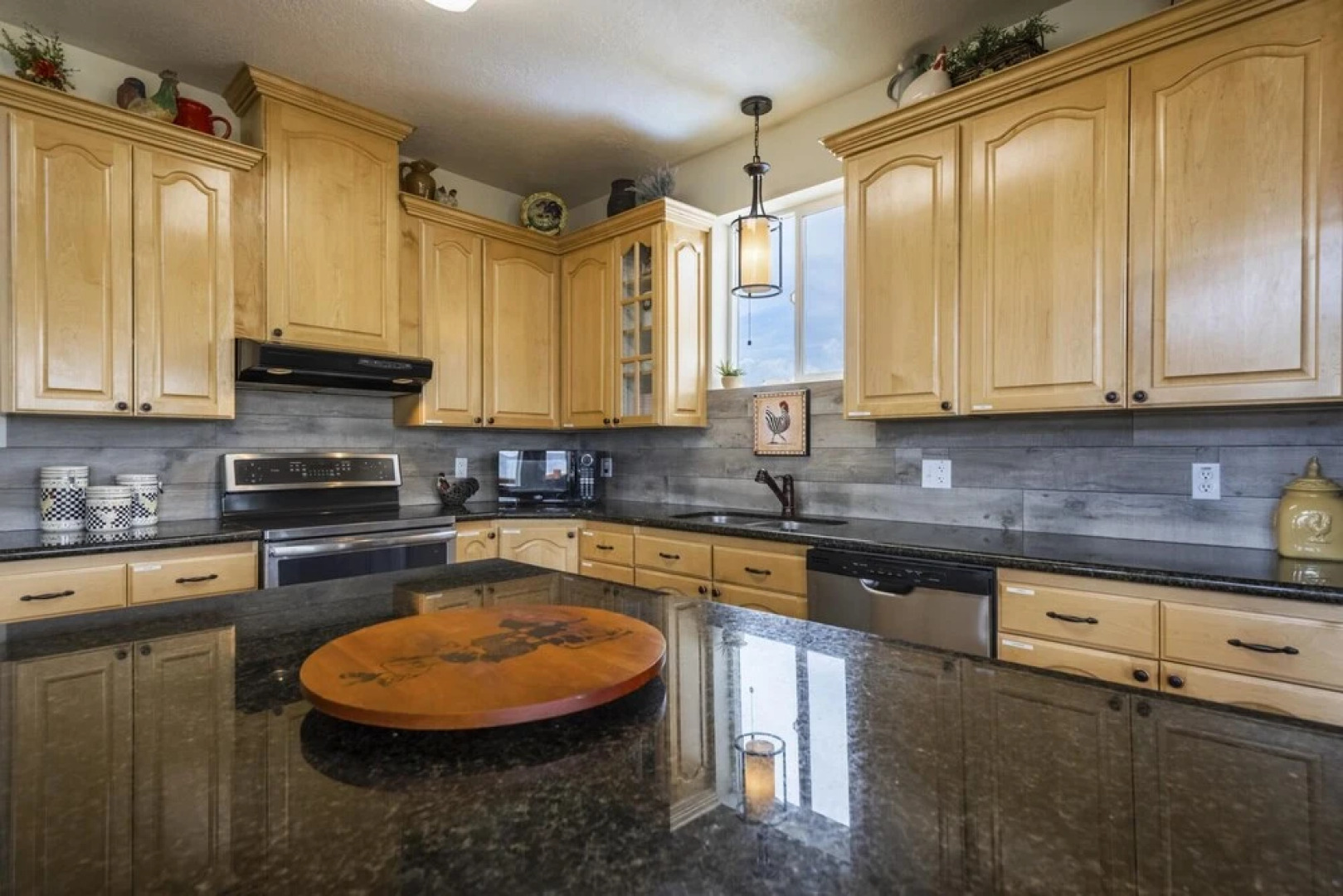 Family FUN Cabin! Sleeps 36, Mountainside w/ Beach Access, and Kid Paradise Yard