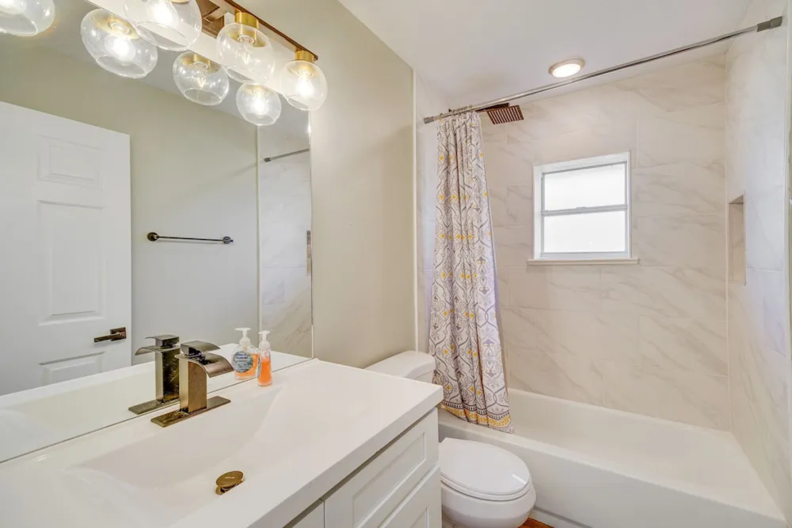 Sunny Palm Bay Home w/ Screened Porch Near Beaches