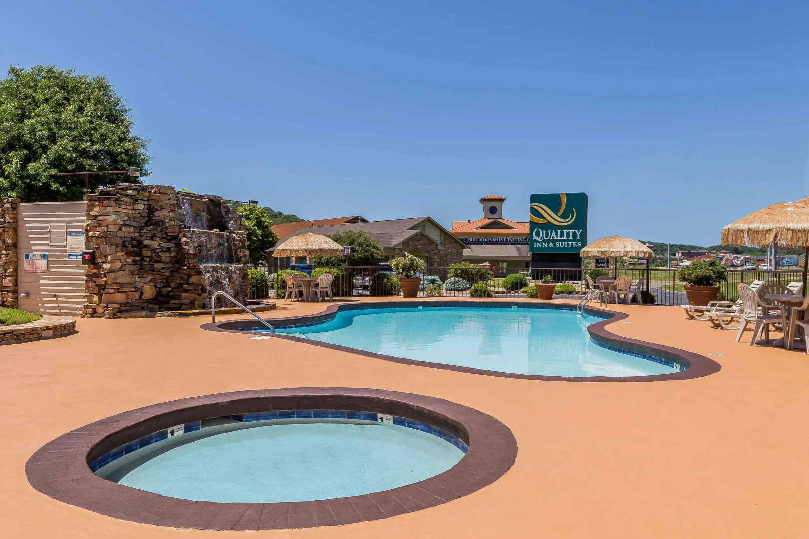 Quality Inn & Suites Sevierville - Pigeon Forge