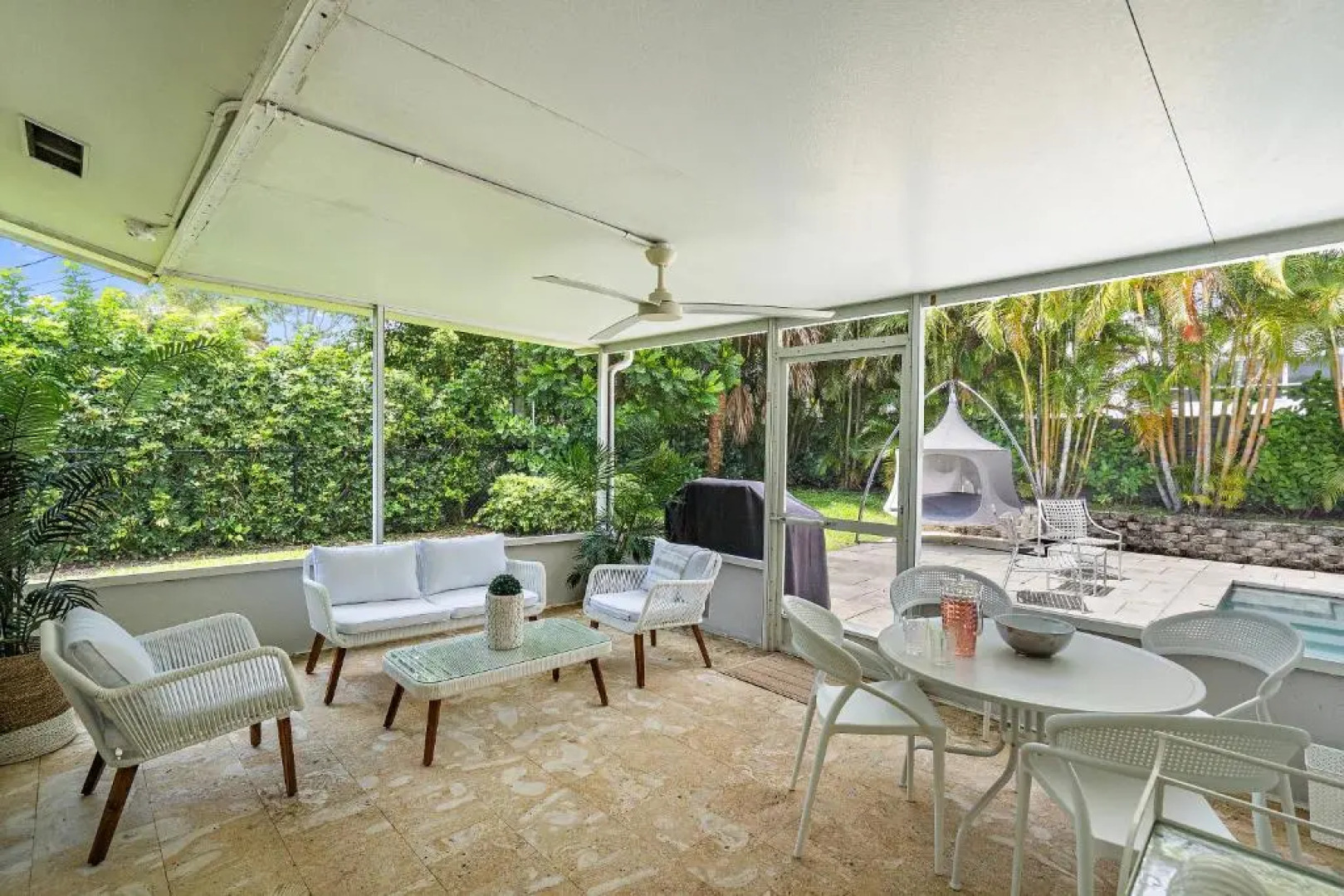 Walk 2 Beach 'Salt & Sea Sanctuary' Private Heated Pool