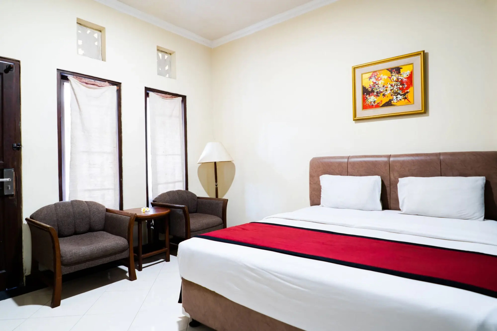 Super OYO Townhouse Oak Maxi Hotel Legian