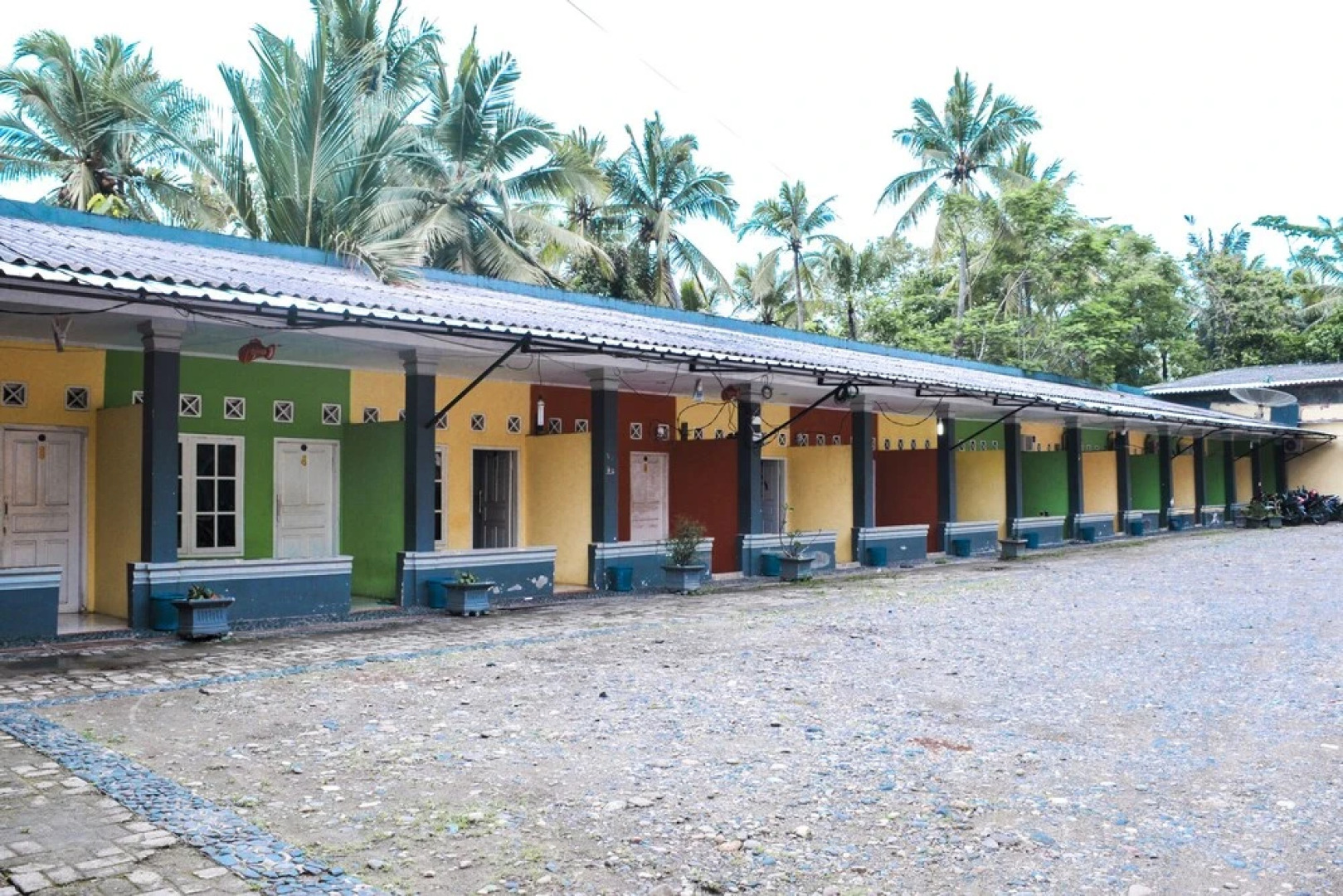 Rendy Putra Malingping by OYO Rooms